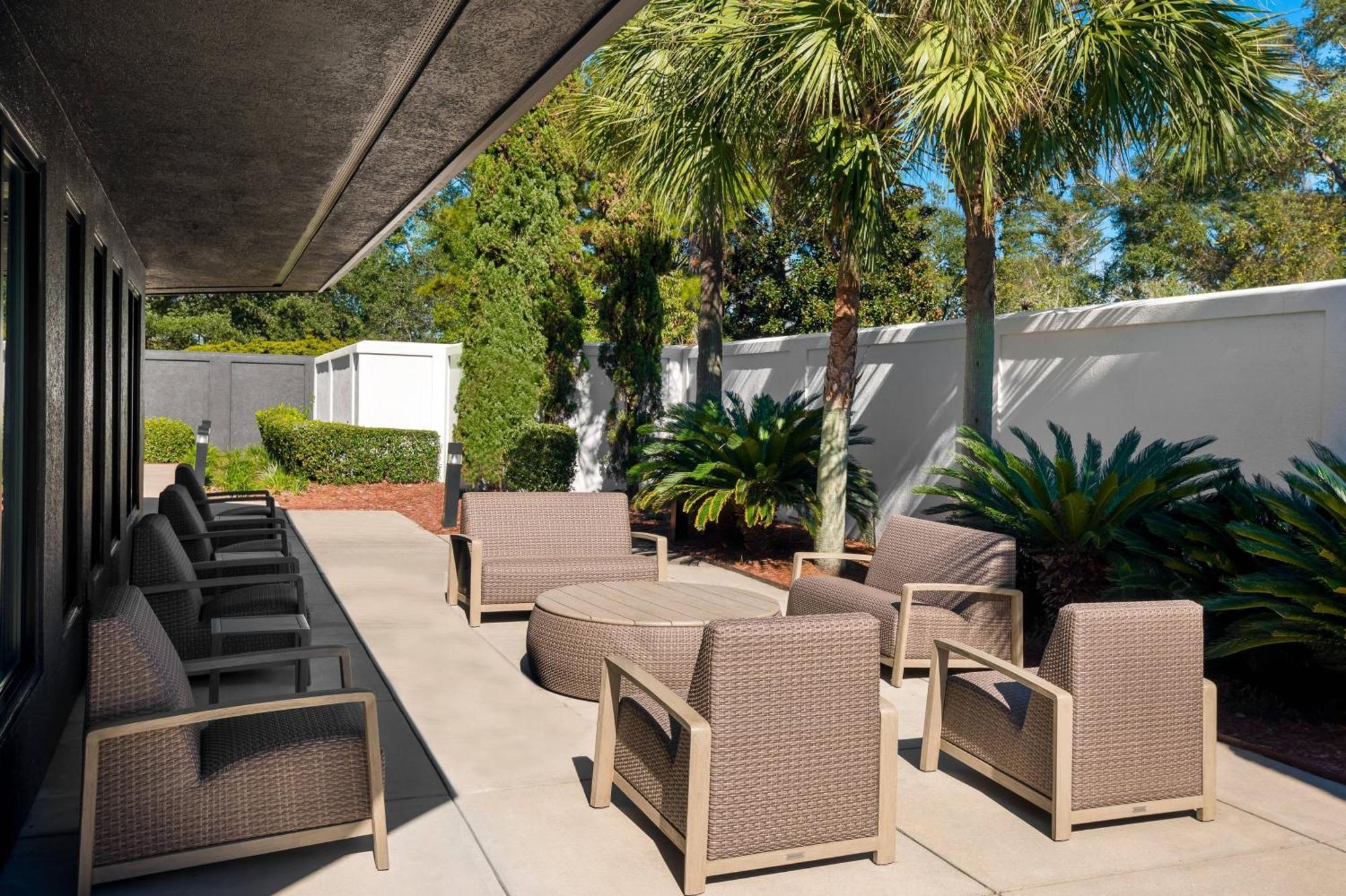 Courtyard Tallahassee North/I-10 Capital Circle Экстерьер фото