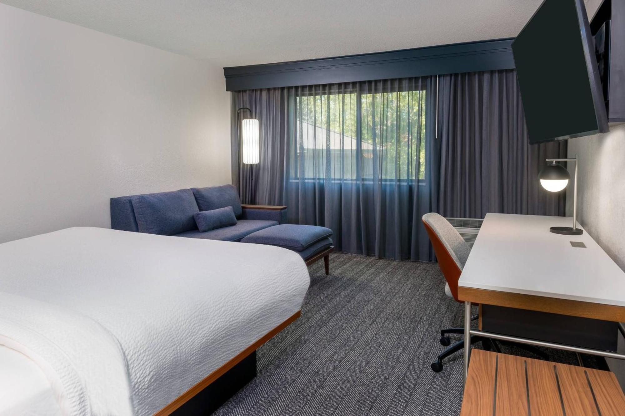 Courtyard Tallahassee North/I-10 Capital Circle Экстерьер фото