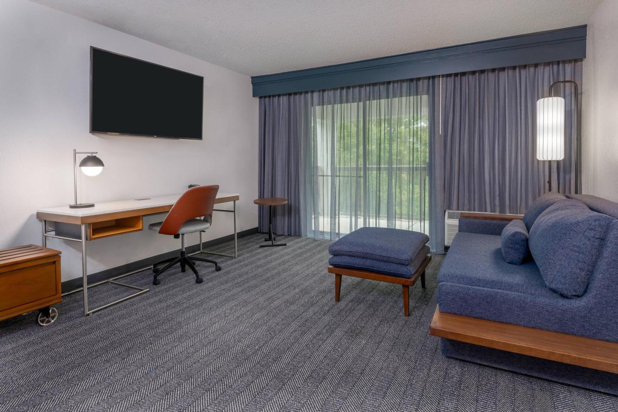 Courtyard Tallahassee North/I-10 Capital Circle Экстерьер фото